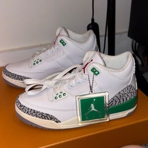 Deadstock Jordan 3 Retro
Lucky Green (Women's 7)